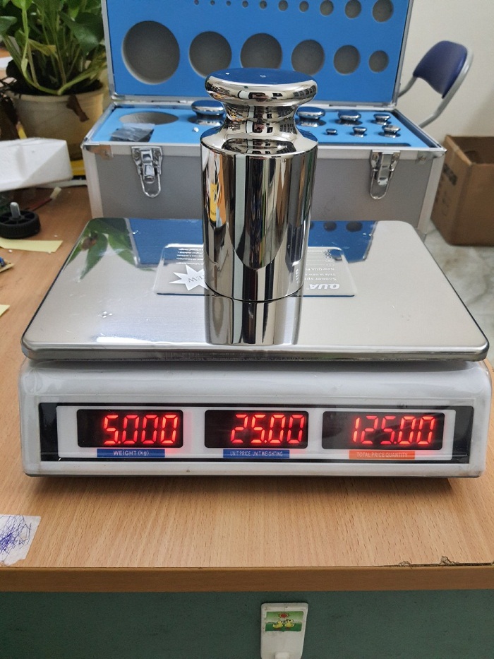 cân bàn 6kg giá rẻ QUA 810